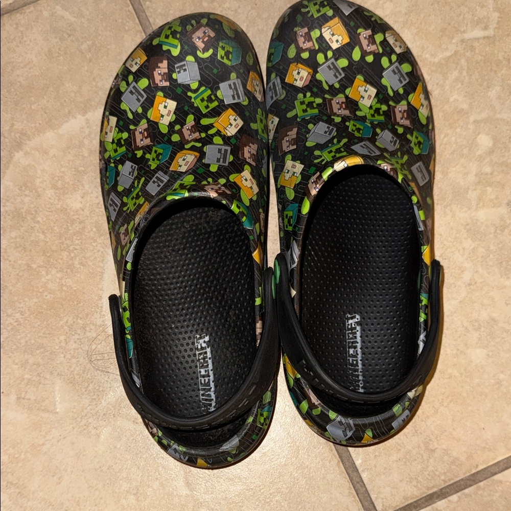 Minecraft Kids Clogs - Black and Green used great shape size 6